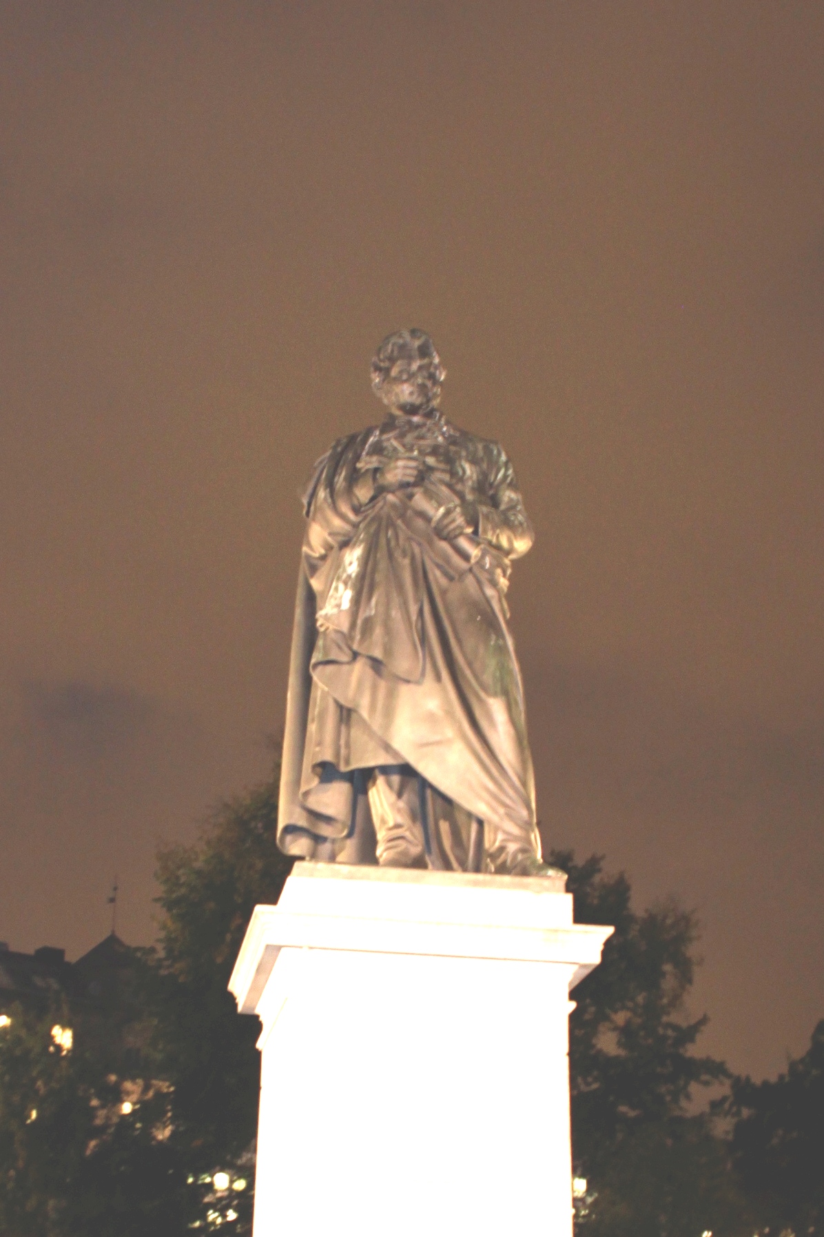 Jöns Jacob Berzelius' monument, Stockholm - 02.jpg